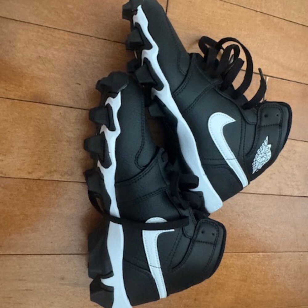 Nike Cleats - Picture 5 of 6